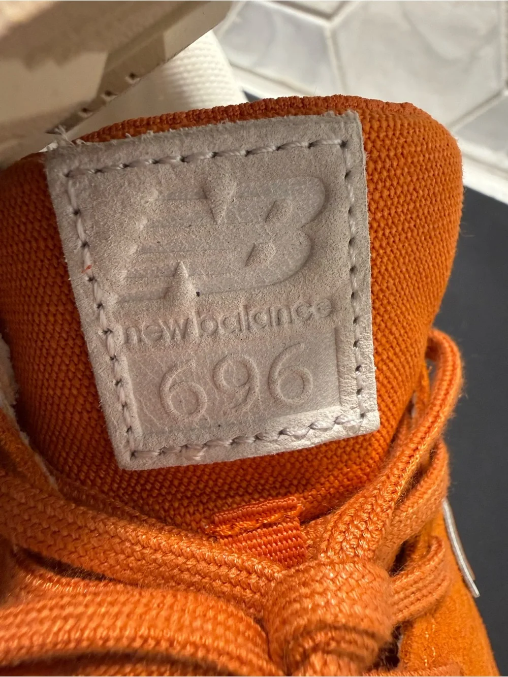 New Balance Woman’s 696 Orange Burst Suede Sz 7 NEW Iconic Retro Vibe - Picture 6 of 10